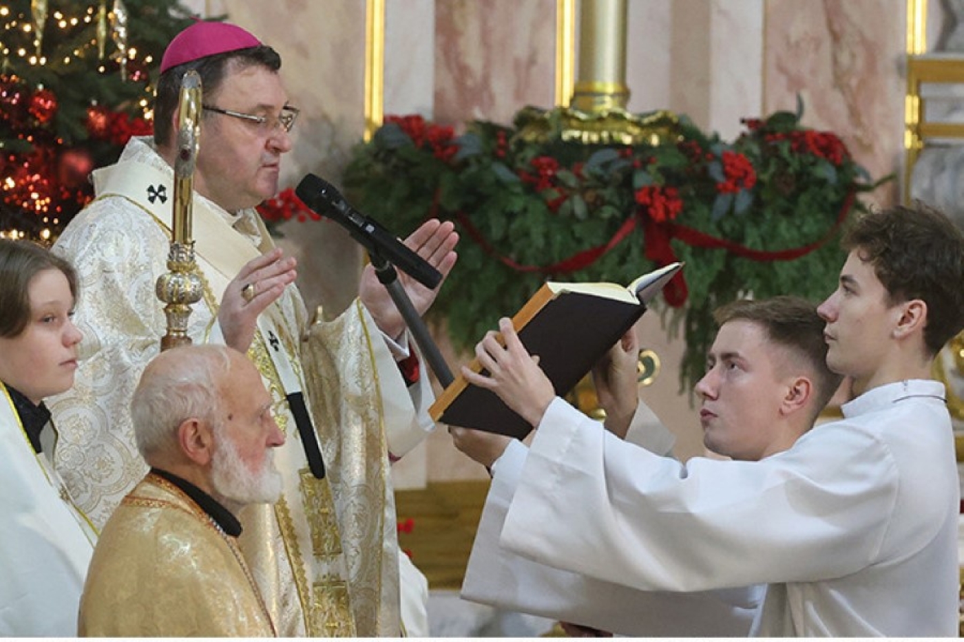 Один из самых светлых семейных праздников. Католики Беларуси празднуют Рождество Христово