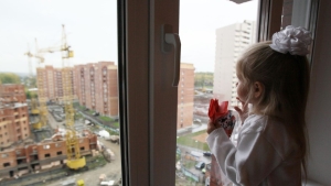 В Минске с наступлением тепла четверо детей выпали из окон квартир