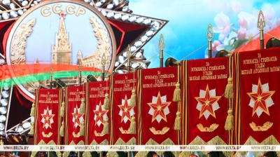 Лукашенко вручил вымпелы "За мужнасць і стойкасць у гады Вялікай Айчыннай вайны" шести городам Беларуси