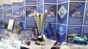 "Вам не надо останавливаться". Лукашенко ознакомился с научными разработками БГУ