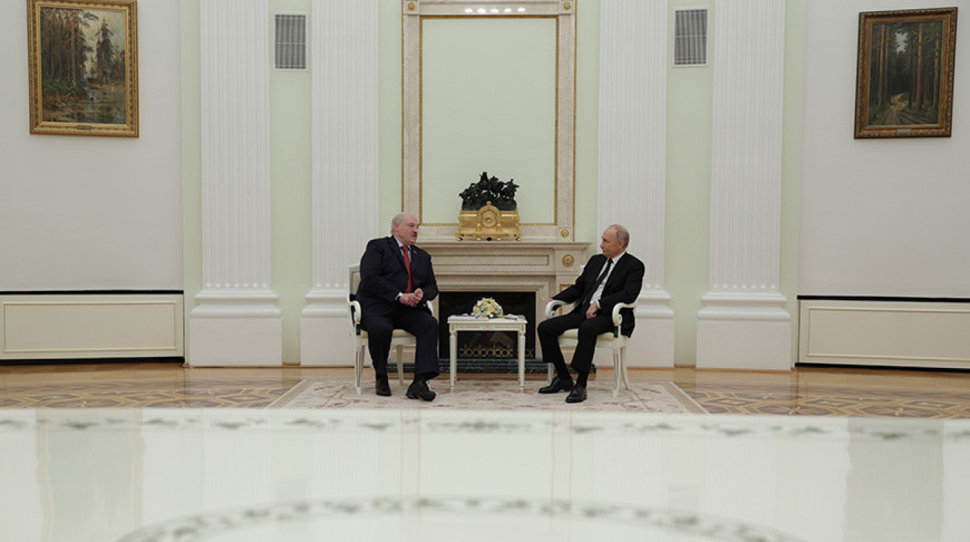 Лукашенко предложил России отправить в космос еще одного белорусского космонавта