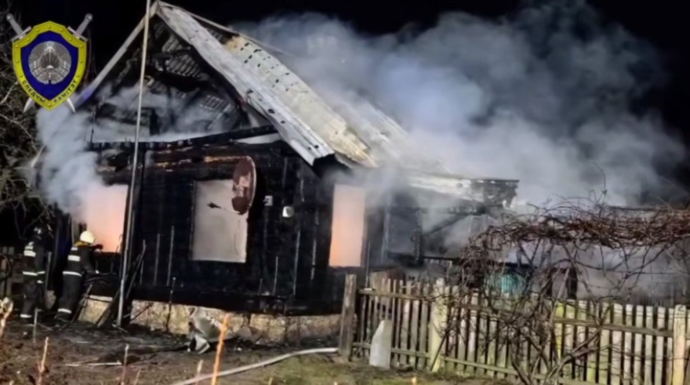 Следователи устанавливают обстоятельства гибели трех человек при пожаре в Каменецком районе