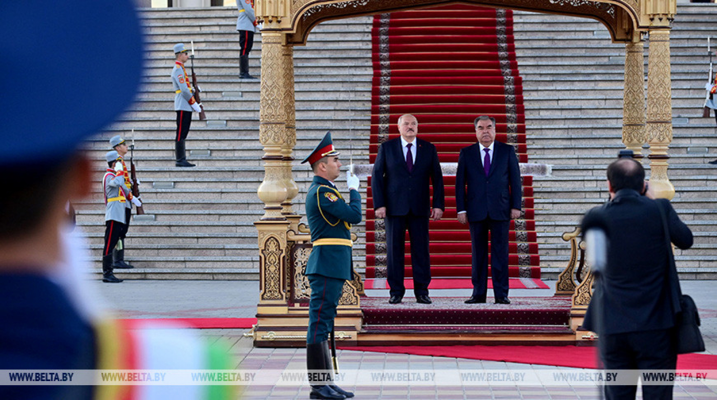 Церемония официальной встречи Александра Лукашенко прошла во Дворце Нации в Душанбе