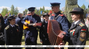 Под звуки песен фронтовых: гости со всей Беларуси почтили память легендарного батальона милиции Владимирова