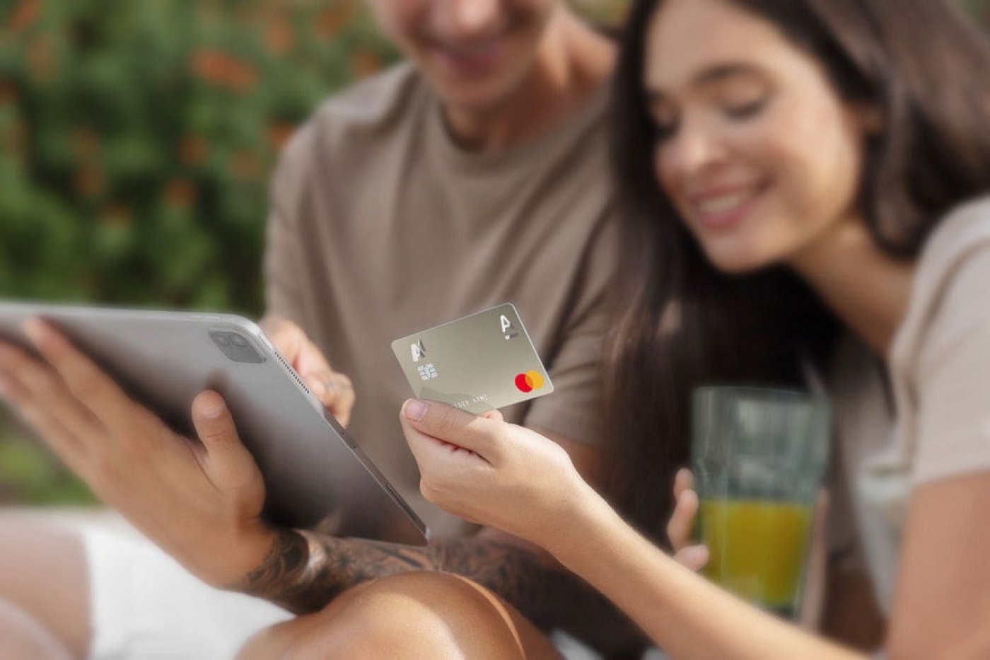 Использование карты мужа – это преступление? В одном из банков объяснили, почему нельзя делиться «пластиком»