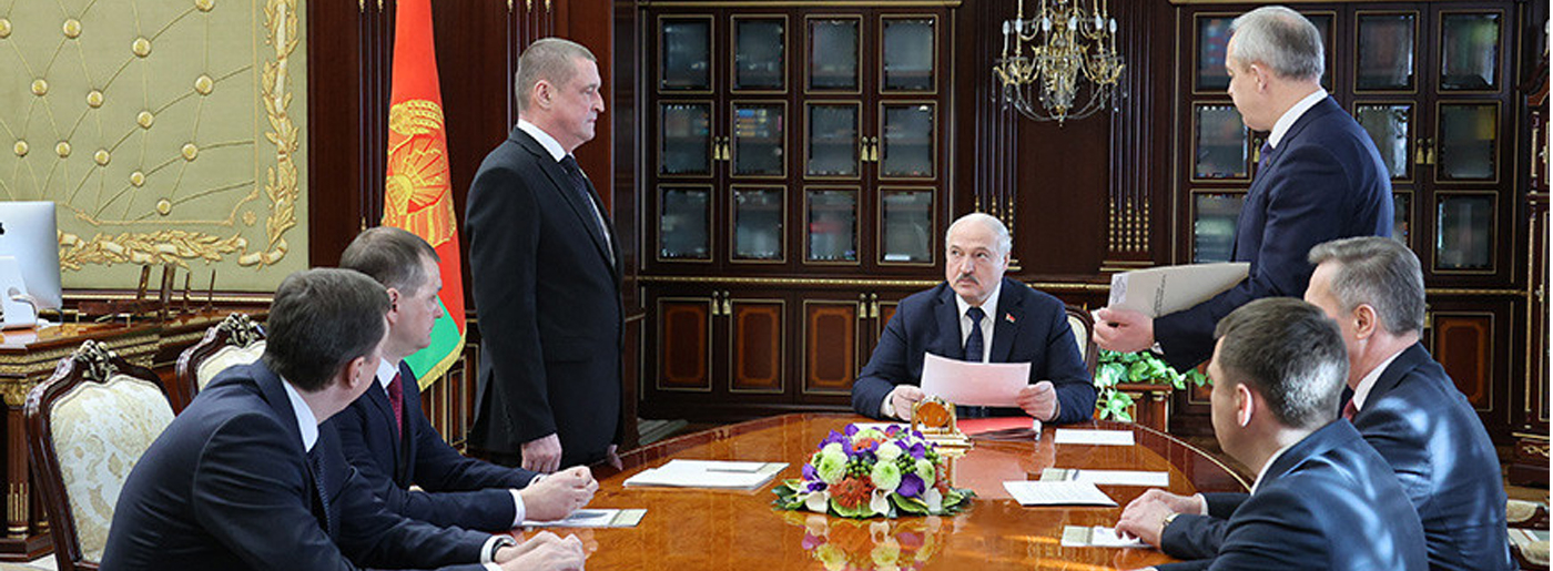 Лукашенко при назначении управленцев: очень вам благодарен, что вы в непростое время идете на госслужбу