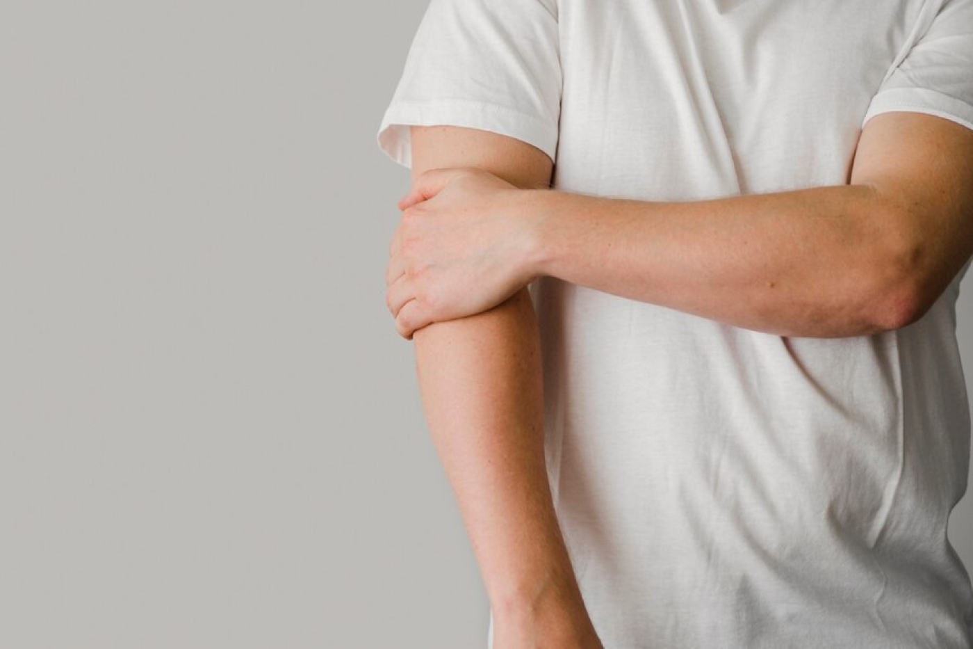 Что такое синдром замороженного плеча и как бороться с болью – объясняет врач