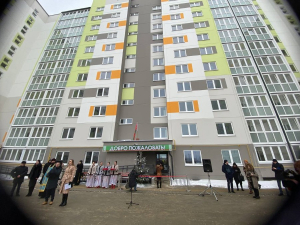 Открытие нового многоэтажного жилого дома в Сенице