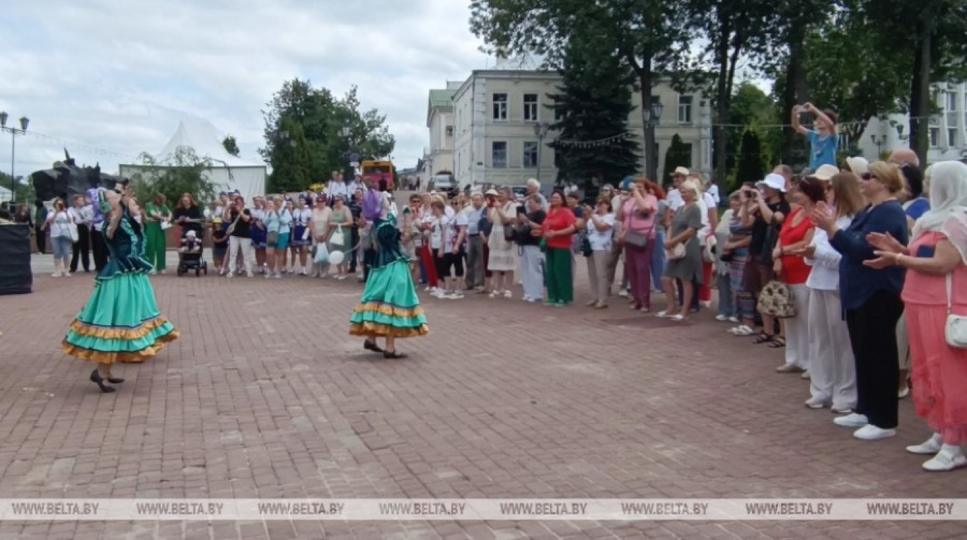 Любовь к традиции вне времени: турнир по танцам собрал более 80 пар на "Славянском базаре в Витебске"