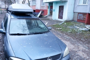 Волновым ударом от взрыва в гомельской многоэтажке задело соседний детский сад, дом и машины
