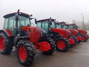 Семь новых тракторов Беларус-1523.3 переданы колледжам Минщины