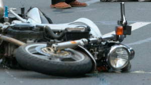 По вине пьяного водителя мотоцикла пассажиру причинены тяжкие телесные повреждения