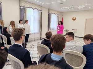 От рождения до брака: школьникам рассказали о работе ЗАГСа