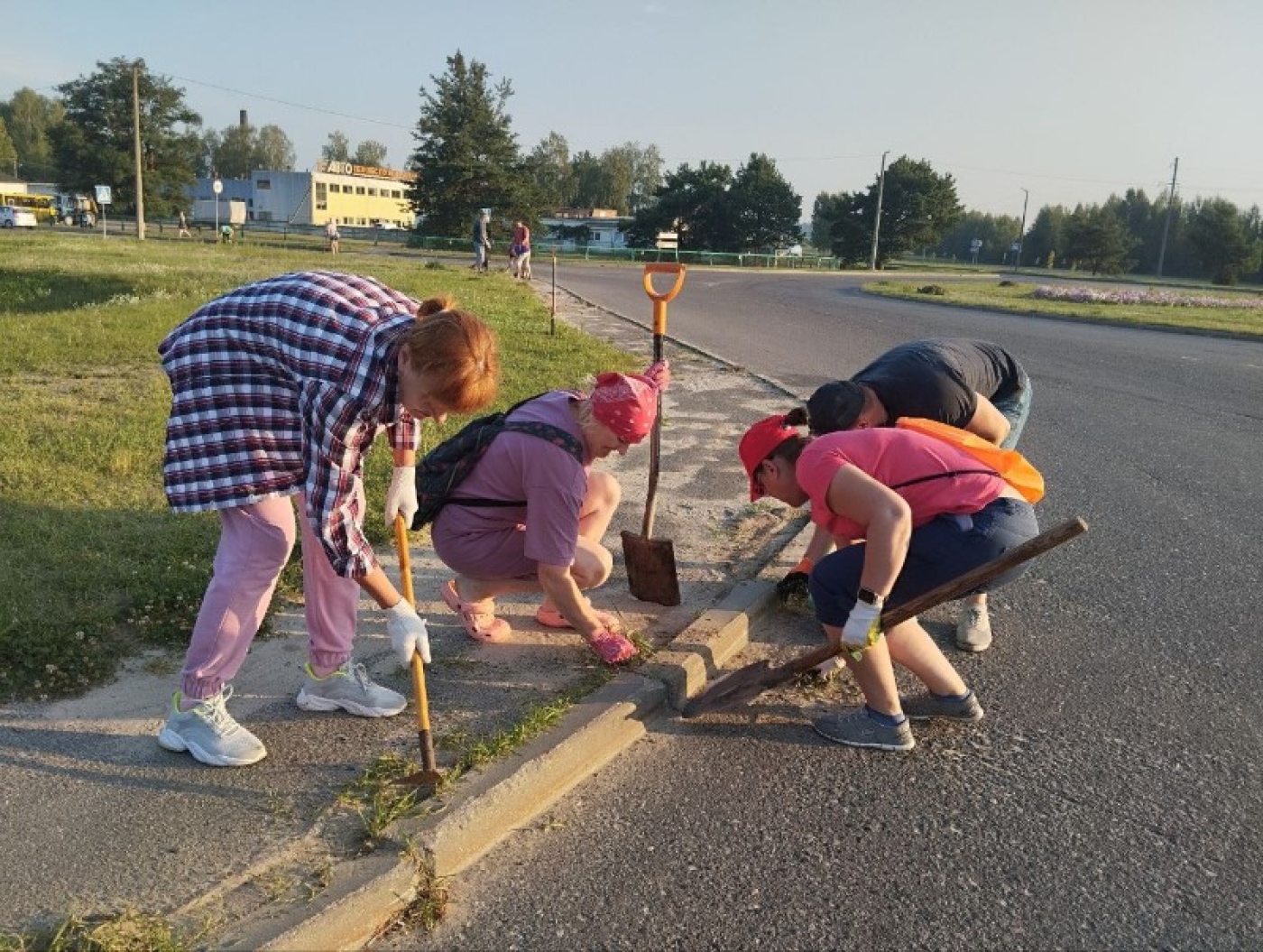 Сегодня в Березино проходит районный субботник