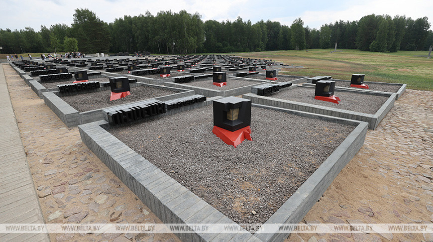 Лукашенко удостоил наград работников культуры и объявил Благодарности за реконструкцию "Хатыни"