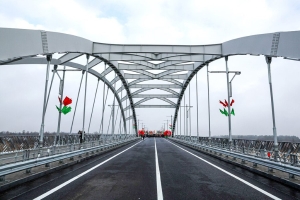 «Нам надо ускоряться!» Для чего Беларусь строит и наводит мосты