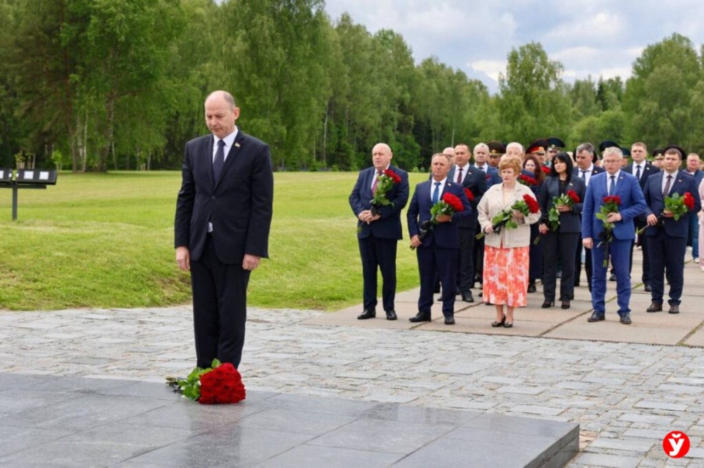 Кушнаренко на возложении цветов в Хатыни: посыл народа-победителя нужно передавать из поколения в поколение