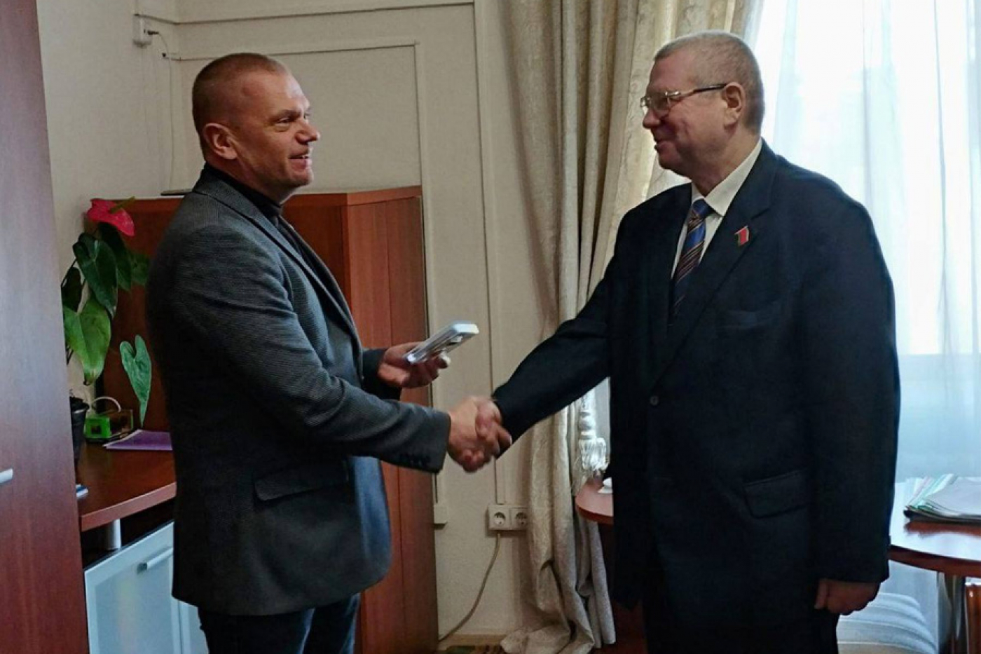 Начальник главного управления по здравоохранению Минского облисполкома удостоен медали "Белорусский фонд мира - 60 лет".