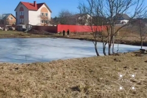 В Ушачах прохожие спасли провалившихся под лед детей