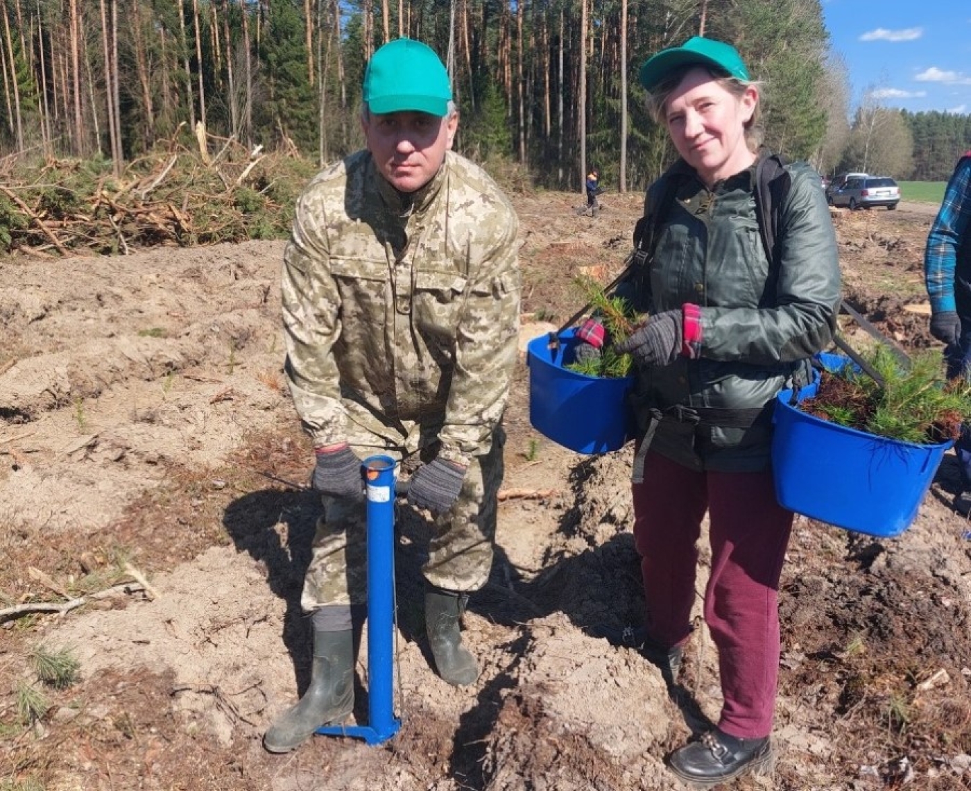 Работники березинской прокуратуры присоединились к акции “Дай лесу новае жыццё”