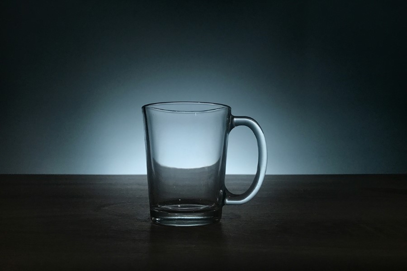 Крепкий черный чай — под запретом. Узнали, какие напитки противопоказаны при гастрите