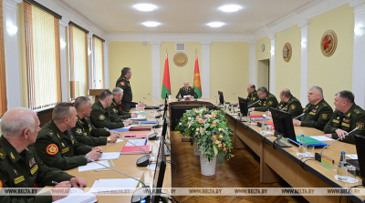 Лукашенко о давлении на Беларусь: слава богу, что пока без горячей войны