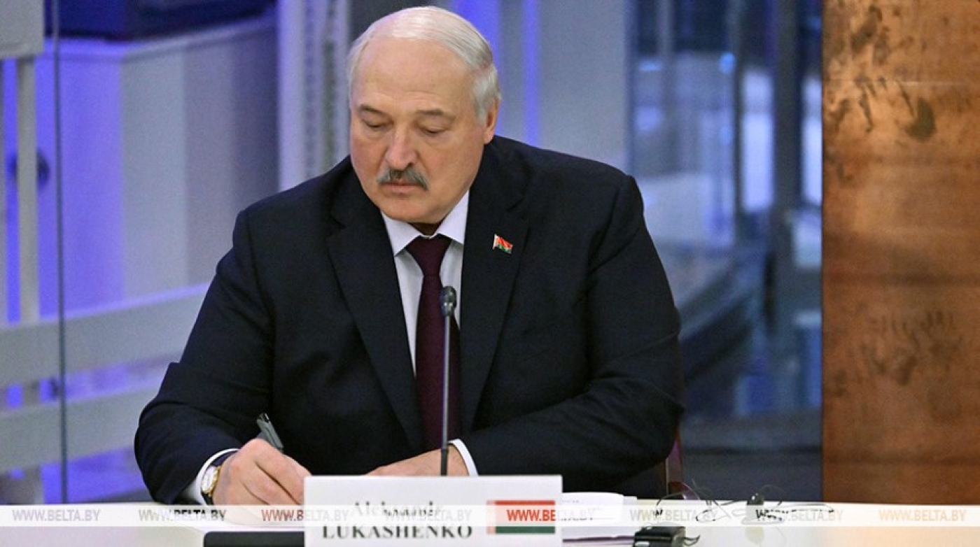 Лукашенко просит "Росатом" не уходить из Беларуси и предложил "возобновить движение" по ядерному центру