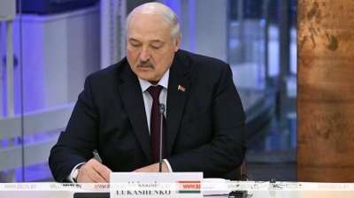 Лукашенко просит "Росатом" не уходить из Беларуси и предложил "возобновить движение" по ядерному центру