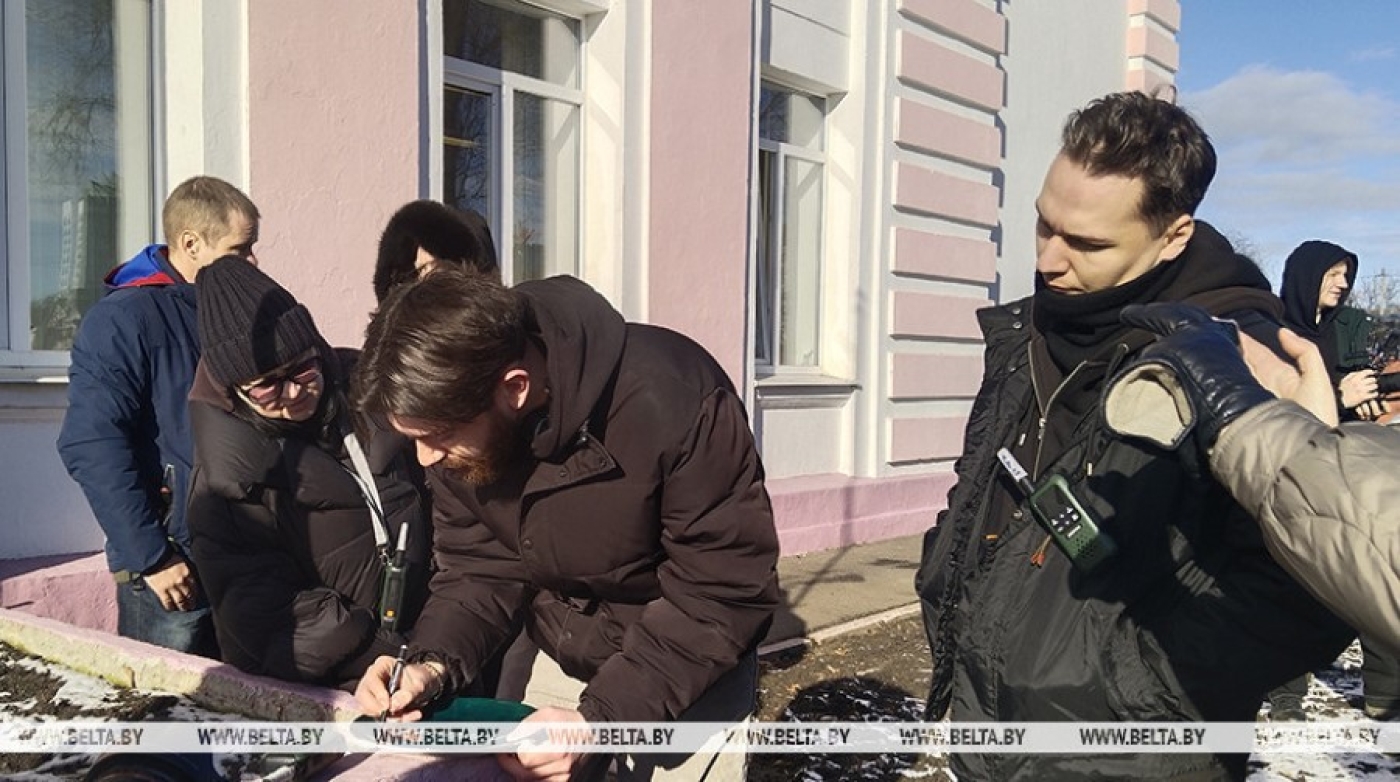 "Хотим создать обаятельное кино". Съемки фильма "Классная" о молодой учительнице начались в Минске