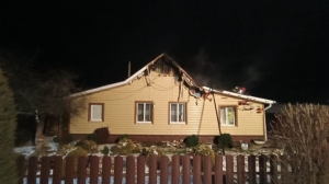 Загорелась уличная гирлянда. Соседи спасли мужчину при пожаре частного дома в Белыничах