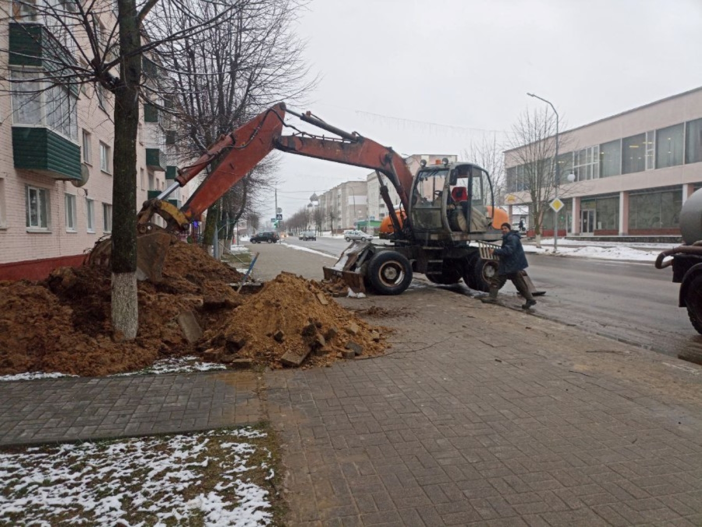 Прорвало трубу - проблему устраняют