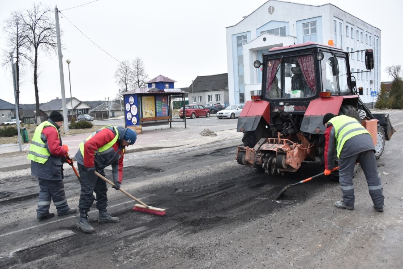 Ямачны рамонт дарожнага пакрыцця гарадскіх вуліц працягваецца