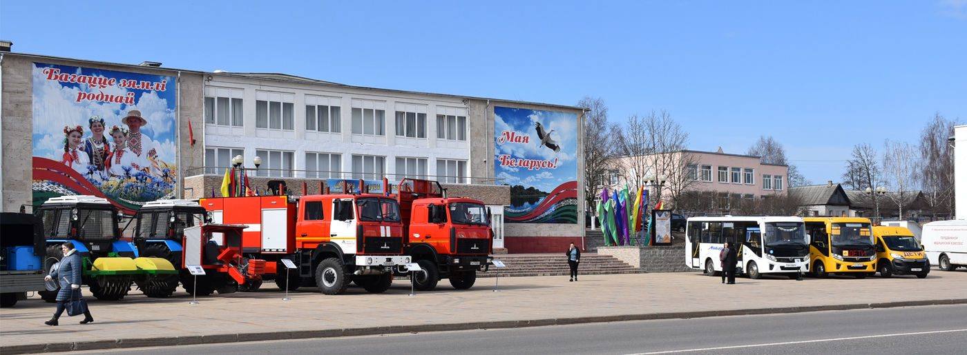 Лучших работников года и коллективы-лидеры наградили на празднике труда в Березино