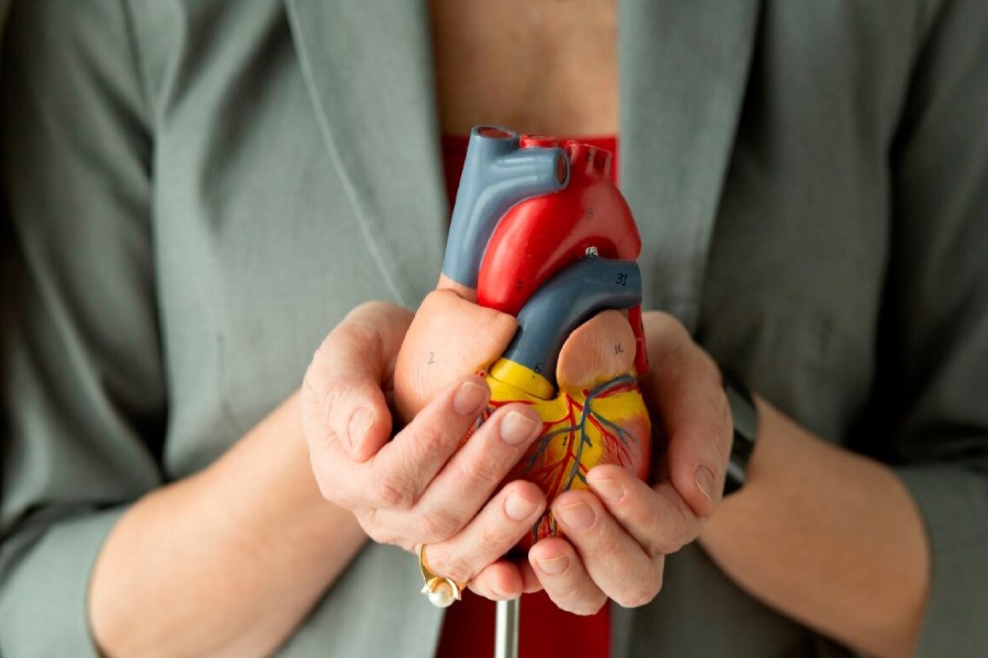 За какими симптомами может скрываться инфаркт, объяснила кардиолог