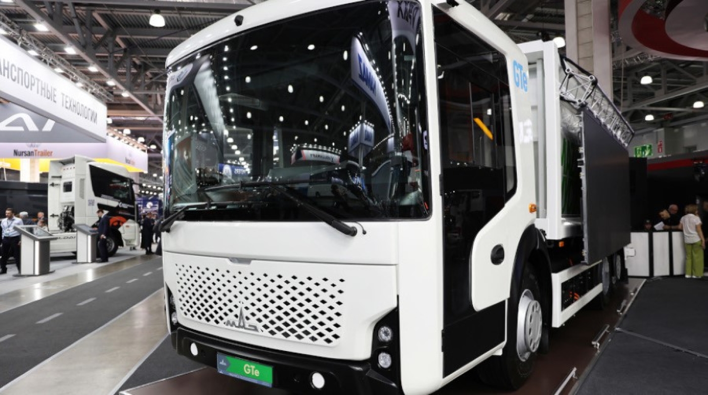 МАЗ презентовал новую модель электромусоровоза