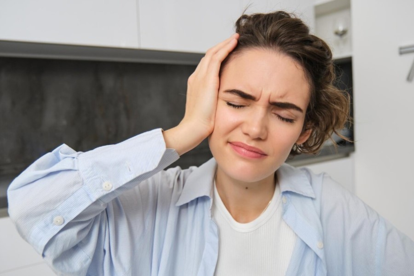 Боль в ухе: врач-оториноларинголог рассказала о мифах и опасных ошибках при лечении