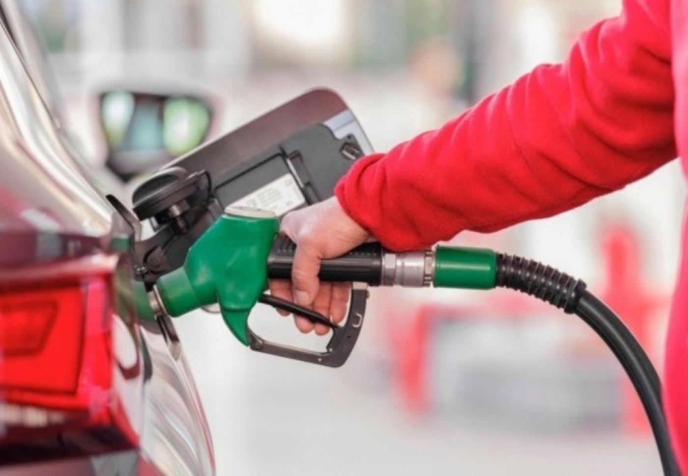 Автомобильное топливо с 26 апреля подорожает в Беларуси на 2 копейки
