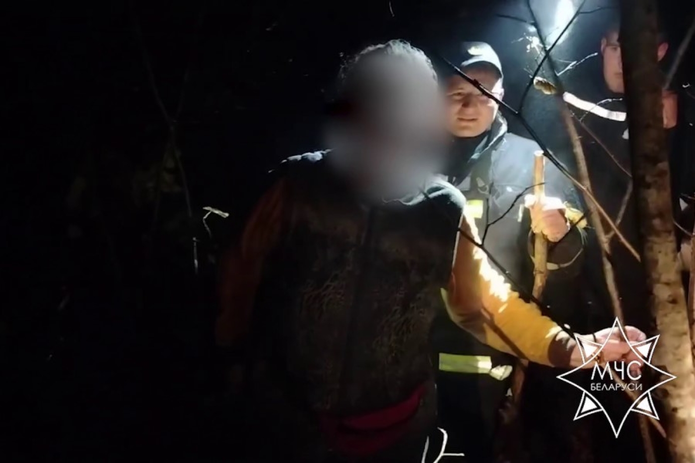 В Березинском районе спасатели пришли на помощь заблудившейся в лесу пенсионерке
