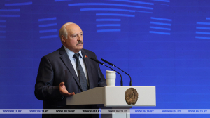 Лукашенко: не народ должен идти к власти, а власть должна бежать к народу