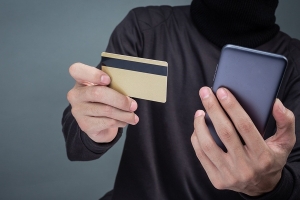 Воспользовался чужой банковской карточкой – отвечай по Закону